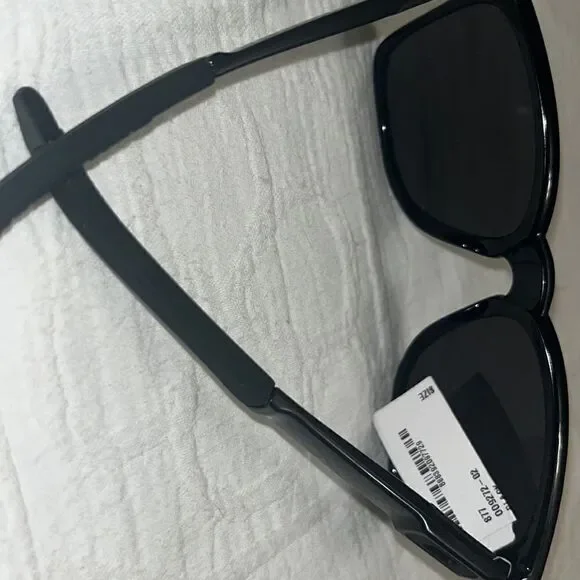 Oakley’s catalyst Mens Sunglasses NWT